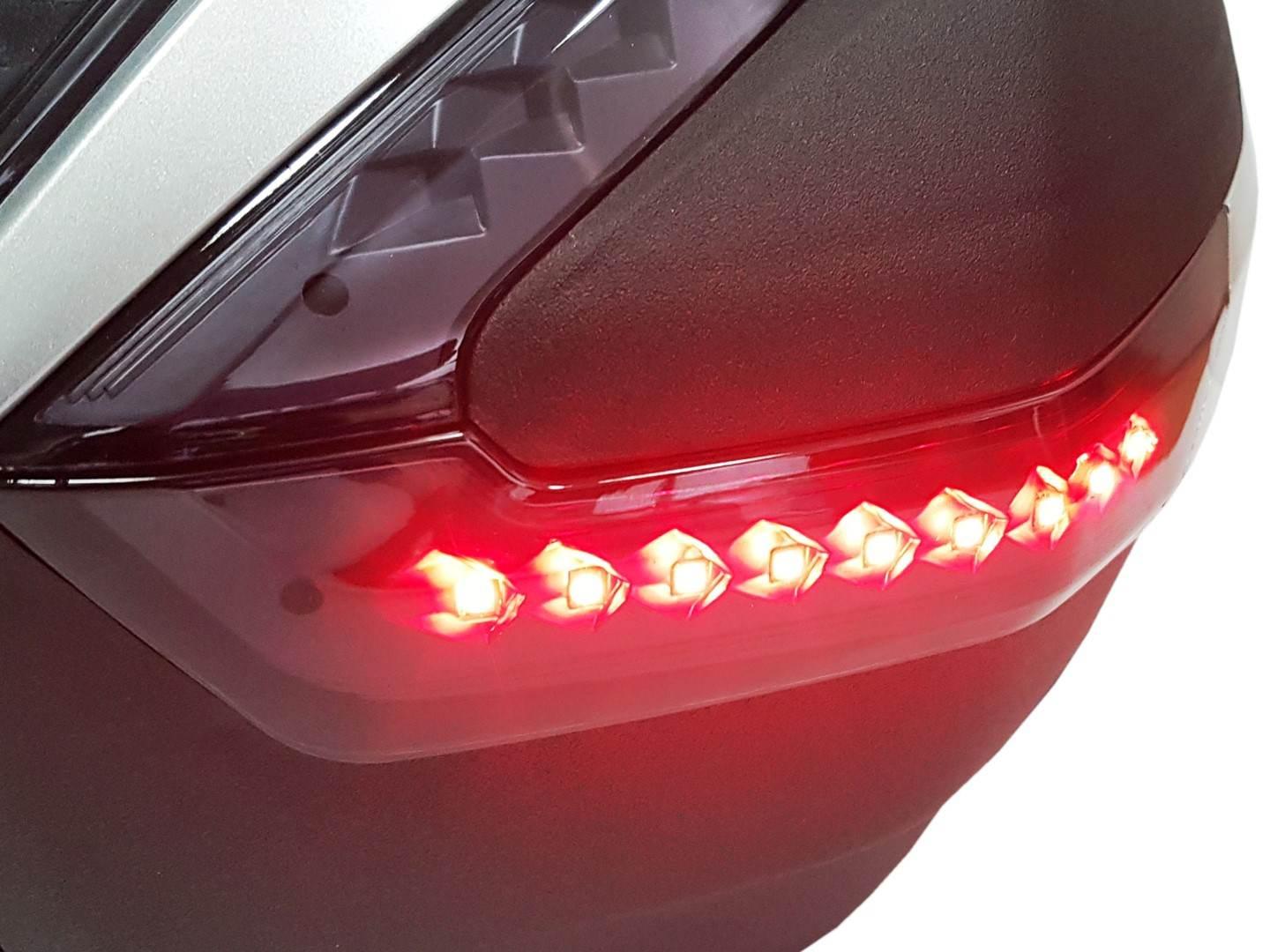 Kufer centralny hf e68 silver 48l światło stop led - zdjęcie 4