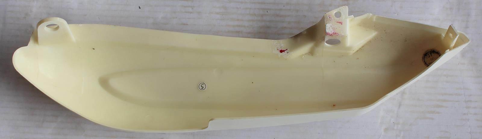 Plastik górny tylny shaft 50 prawy biały - zdjęcie 2