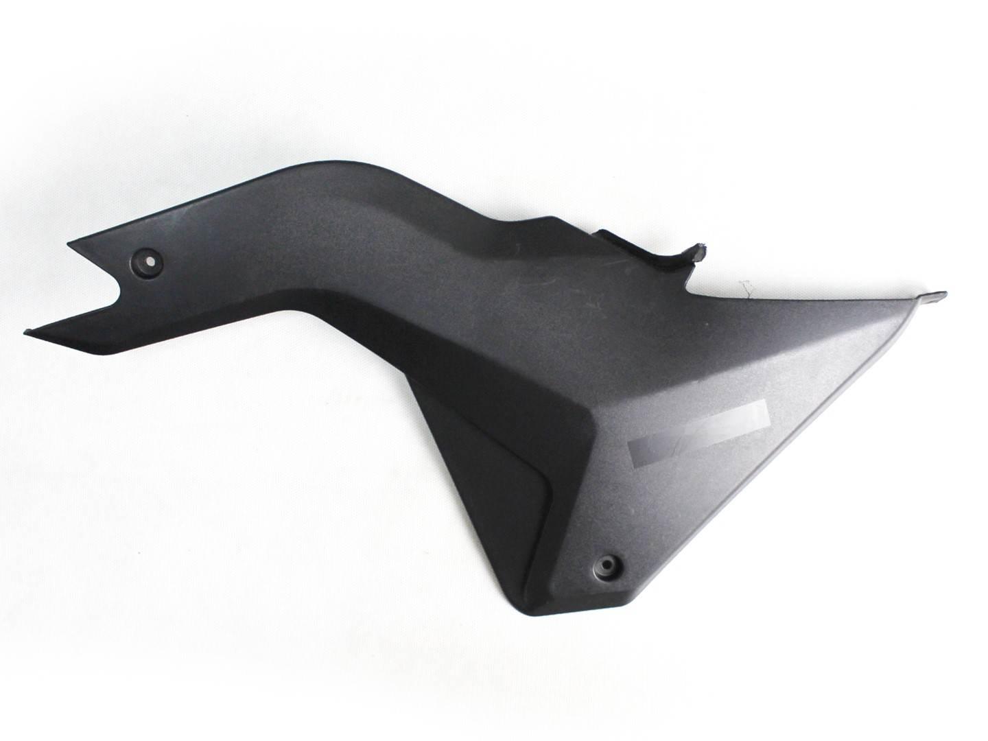 Plastik środkowy lewy matowy bolt y50 | ROY24256