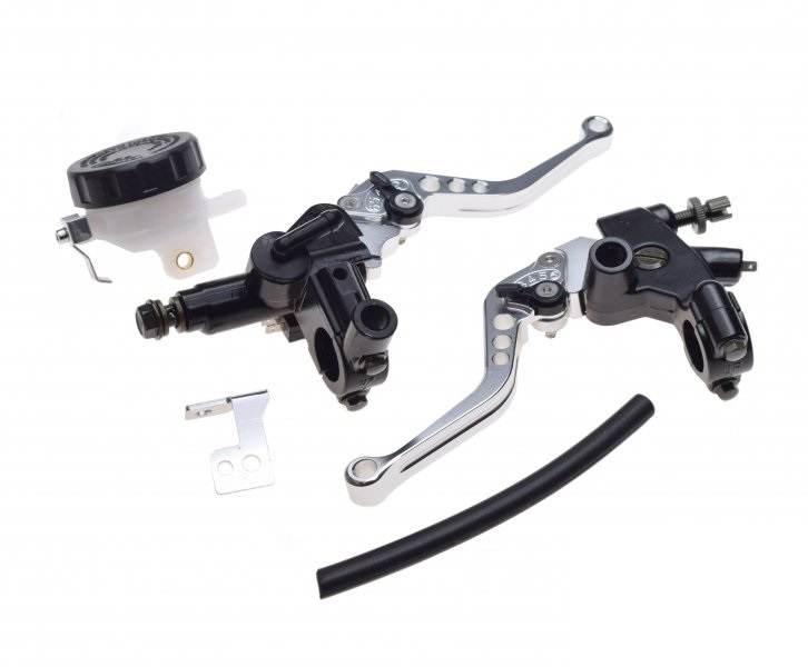 Pompa hamulca przód uniwersalna srebrna | CNC90054S