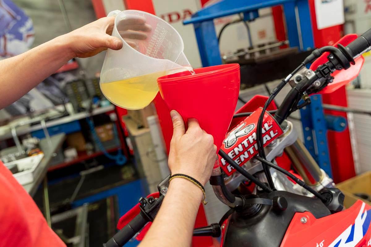 Polisport Prooctane Lejek Wielofunkcyjny Do Wlewania Paliwa I Oleju - zdjęcie 2