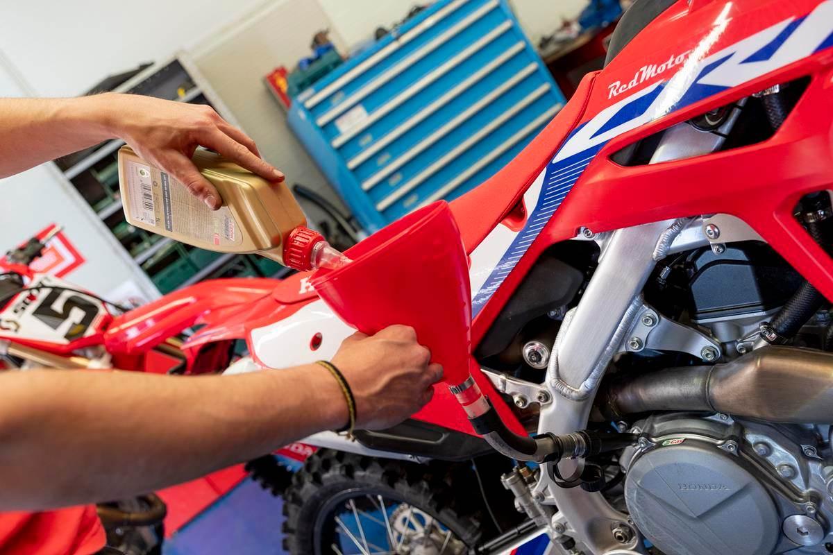 Polisport Prooctane Lejek Wielofunkcyjny Do Wlewania Paliwa I Oleju - zdjęcie 3