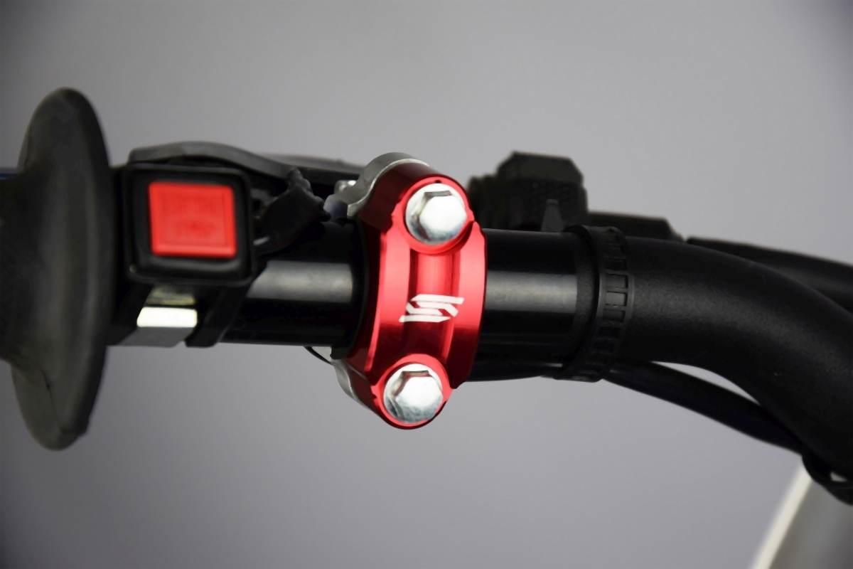 Scar Racing Uniwersalna Obejma Uchwyt Dźwigni Hamulca, Sprzęgła Kolor Czerw - zdjęcie 2