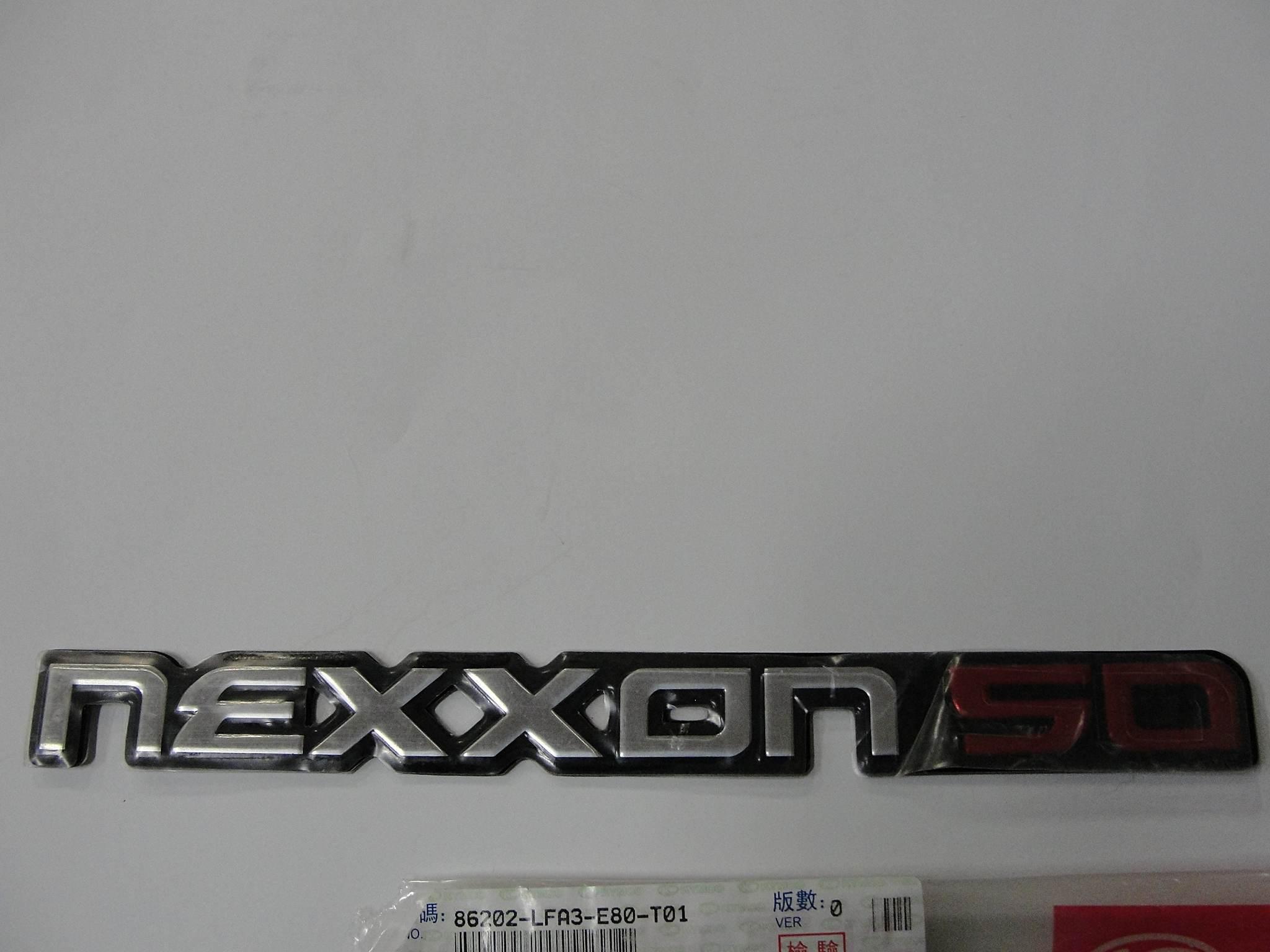 Naklejka obudowy boczna ''nexon 50'' 86202-lfa3-e80-t01